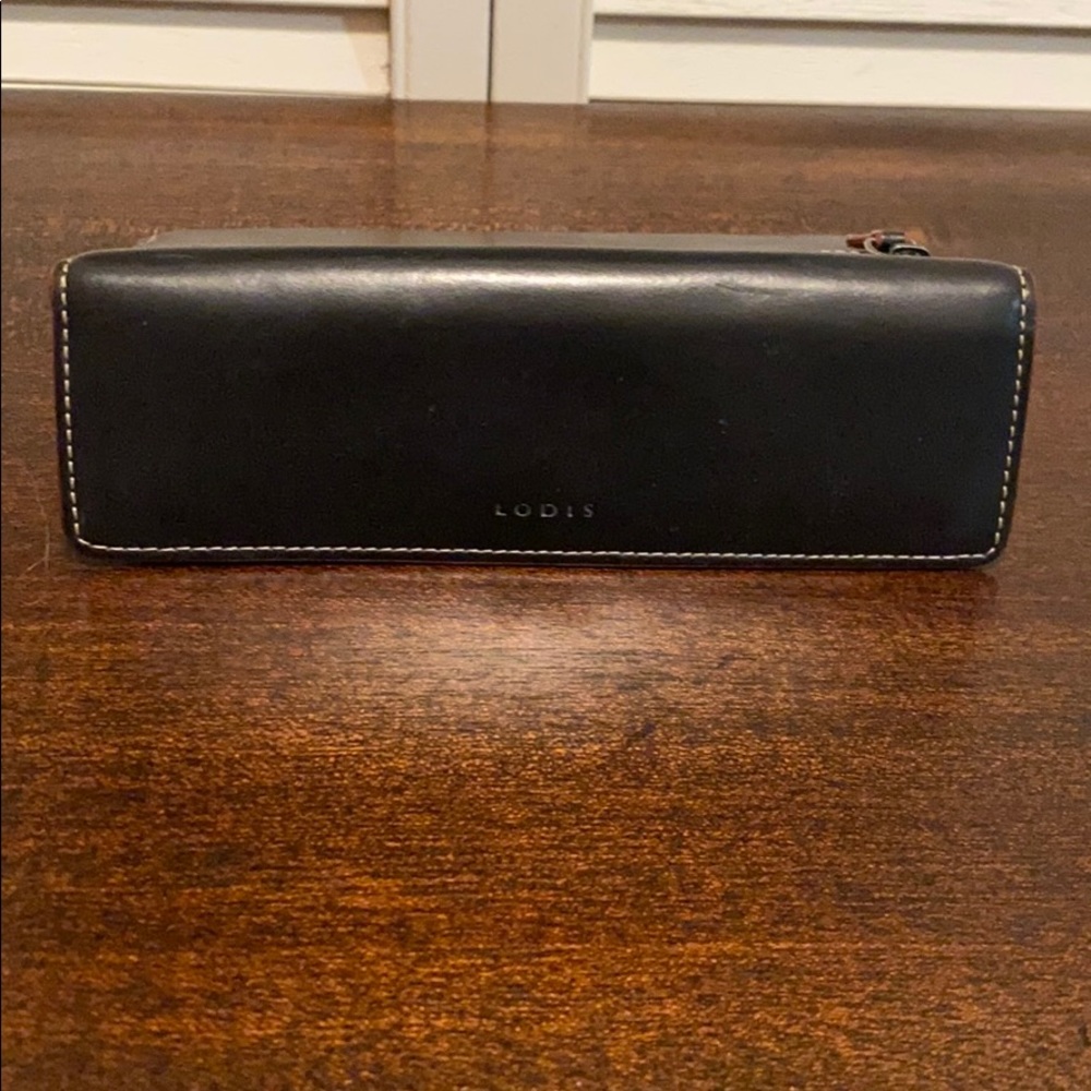 Lodis 
Audrey Luna Clutch Wallet